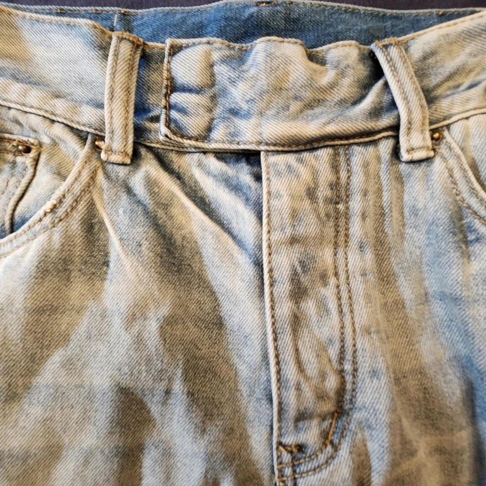 mnml Straight Leg Jeans Mens 32 Light Wash NWOT Raw Hem Streetwear Denim